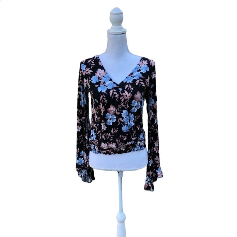 AMERICAN EAGLE OUTFITTERS Soft &Sexy “Crepe” Long Bell Sleeve Floral Blouse Sz S